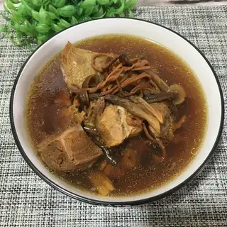The old pigeon with mushroom ribs