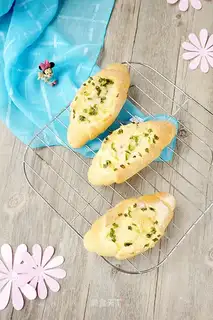 Buttered onion cheese and ham rolls