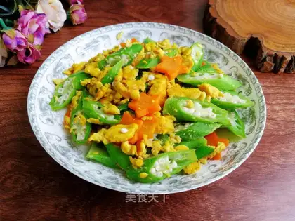 Autumn carrot fried goose eggs