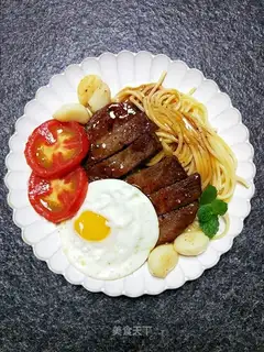 Black pepper steak noodles