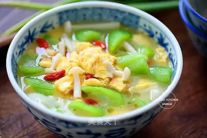 Spoon mushroom soup