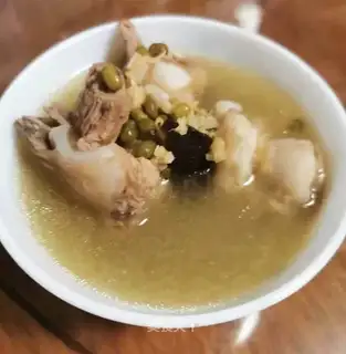 Green bean corset soup