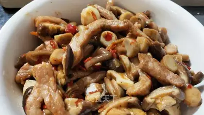 Fresh mushroom fried meat