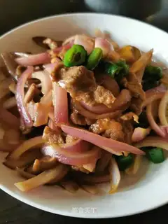 Onion fried lamb