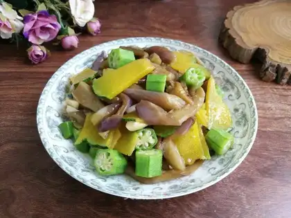 Autumn pumpkin fried eggplant
