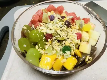 ♪ White, pink fruit ♪