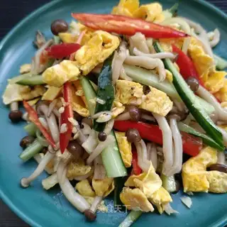 Eggskin crab mushrooms