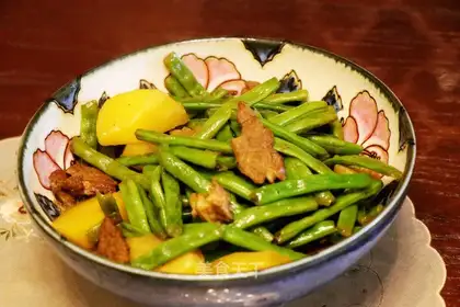 Potatoes with beans
