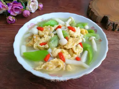 Smelt egg mushroom soup
