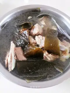 Sea belt bone soup