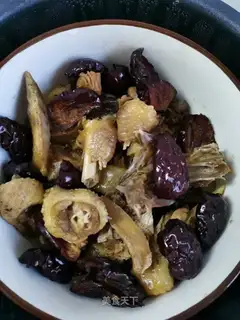 Red dates steam chicken