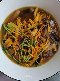Five-colour mushroom soup