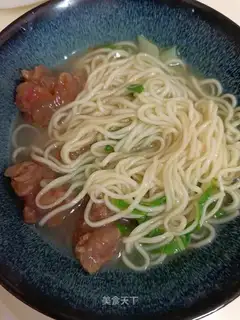 Flour noodles
