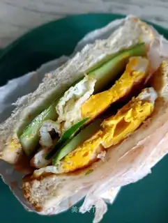 cucumber egg sandwich