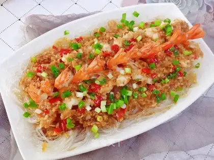 A garlic fan with a shrimp back