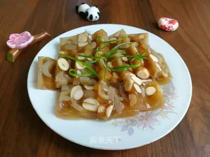 Peanut pig's skin
