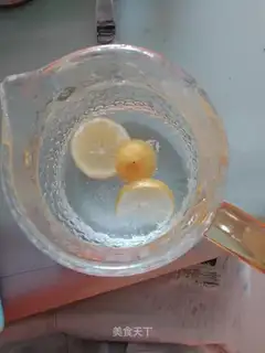 Honey lemonade