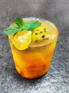 Fruit and green tea