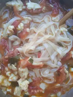 Onion tomato egg noodles