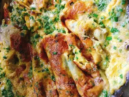 Onion fried eggs