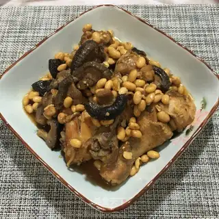 Mushrooms, beans, chicken legs