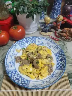 Beef chop fried eggs