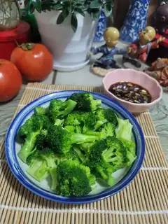 ♪ Burn the broccoli ♪