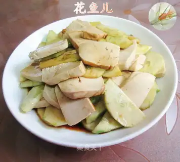 A cucumber with a sour chicken