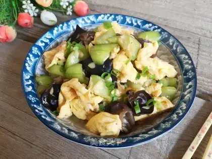 Smelt black-mucked eggs
