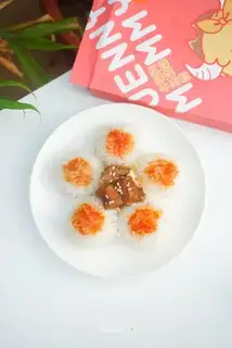 ♪ Flowers and red beef ♪