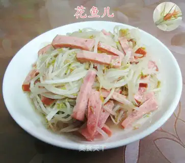 Roasted ham and green bean sprouts