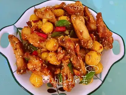 Chicken wings, potatoes