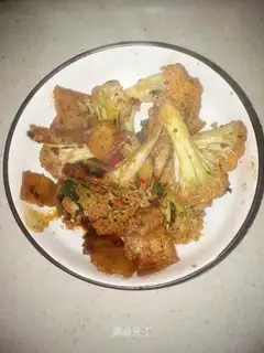 A pot of casserole