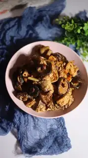 Rotten mushrooms and chicken