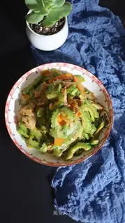 Five flowers and a bitter melon