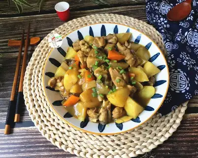 Curry chicken and potatoes