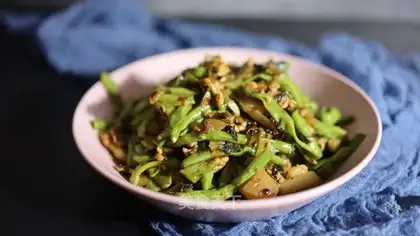 Soybeans fried meat