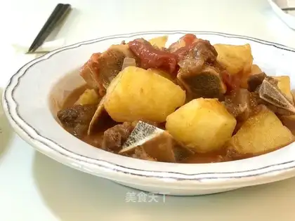 Tomato-cooked oxbones