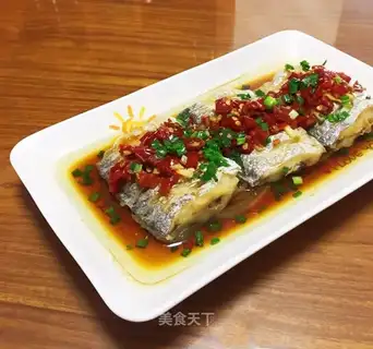 Pepper chopping steamed fish