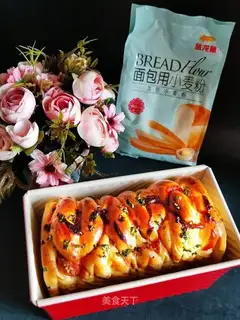 Meat pine sesame onion toast