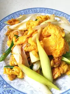 Onion fried eggs