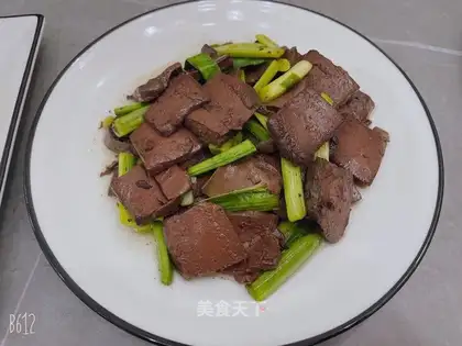 Garlic seeded duck blood