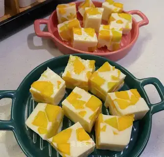 Milk mango pudding