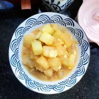 Peaches and garlic melons