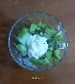 The ice cream bowl of the monkey