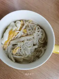 Powdered rice in golden mushroom eggs