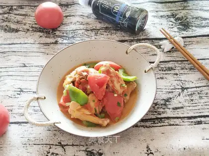 A tomato chicken without a drop of water