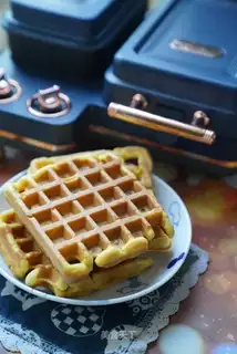 Onion pine waffles