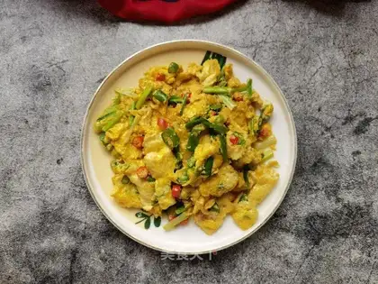 Cream pepper onion fried eggs