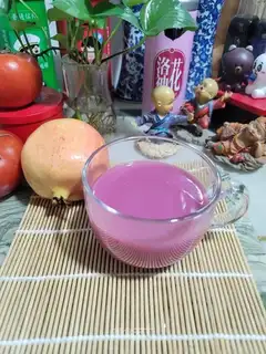 Fresh pomegranate juice